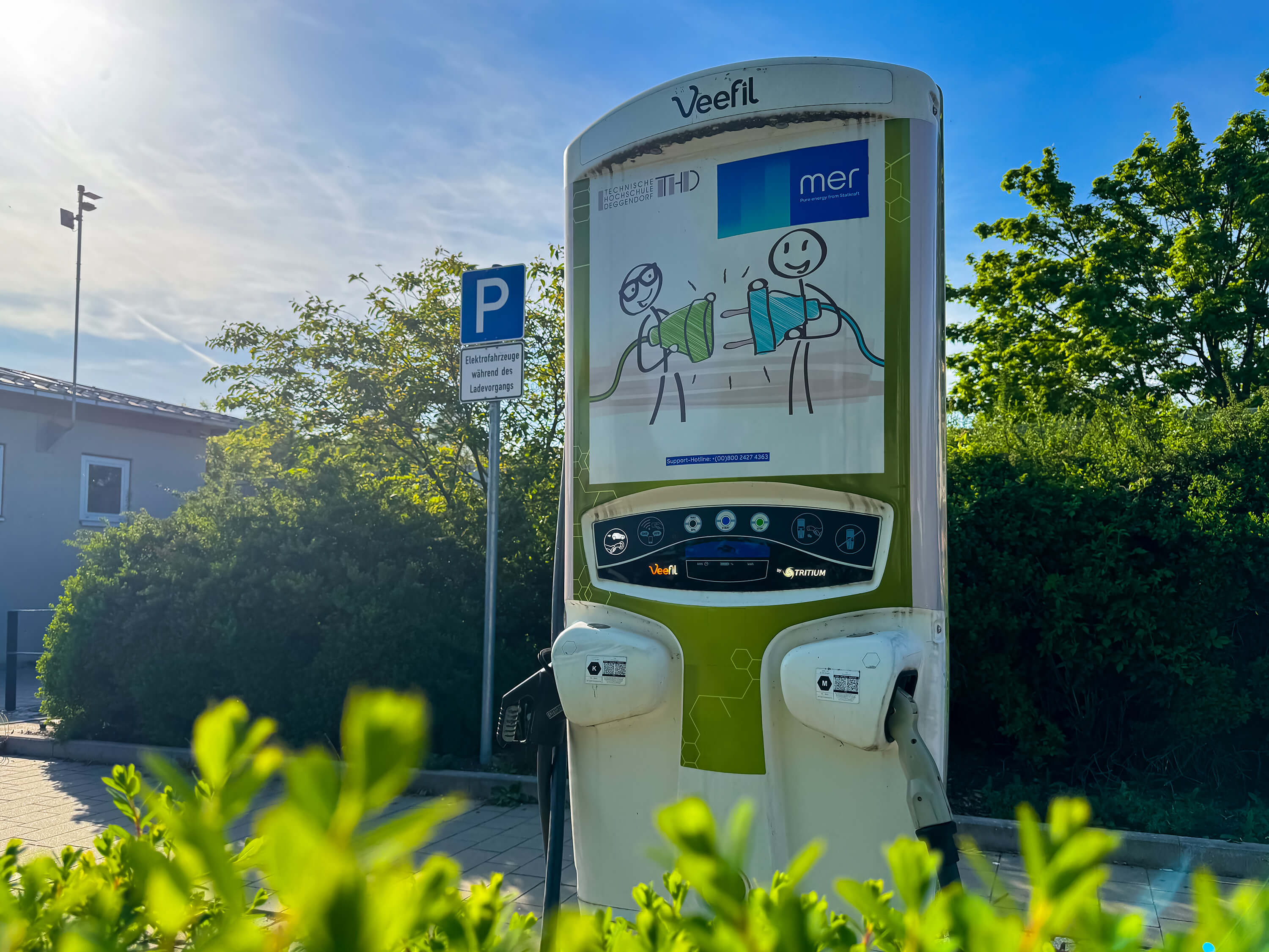 E-Ladestation am Esper vor der Hochwasserschutzmauer
